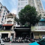 Bán toà nhà mặt phố lỏ đúc, hai bà trưng, dt 110m, 8 tầng thông sàn, tháng máy, mt 6m, vỉa hè rộng