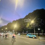 Mặt tiền ngay vòng xoay lộ 40m - đối diện nhà khách cp, giáp q1 - 5 tầng - thang máy - giá 35,5 tỷ