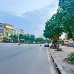 Phố hồng tiến, lb, dt 140 m, 6t, mt 6.5 m, giá 24 tỷ 9, gara 2 ô tô, thang máy, full nội thất