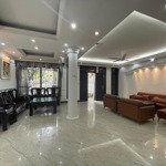 Cho thuê dãy c ciputtra 198m2 biệt thự sửa đẹp, đồ hiện đại - 0974606535