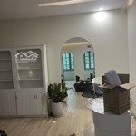 Cho thuê nhà mặt phố trung kính, dt 140m2x4.5 tầng, mt 5.5m, giá 60tr, lh 0968896456