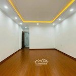 Cho thuê nhà ngõ 111 nguyễn xiển 50m2 x 6 tầngô tô đỗ cửa