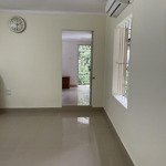 Nhà ở trung tâm, đủ nội thất, view phòng ngủ cực đẹp, giá 5,5 triệu đồng/tháng