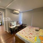 Bán chung cư thành thái- 130m2 - nội thất đẹp ở luôn- 4pn- 2wc- 2 ban công- 9 tỷ