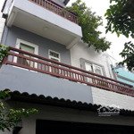 Bán nhà mặt tiền đường cách mạng tháng 8 q.3 (dt:5x14) vuông vức 3 lầu