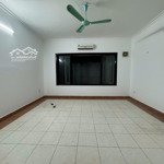 Cho thuê nhà mặt phố trung hòa - cầu giấy: diện tích 130m2x5 tầng, mt 5,5m, thông sàn riêng biệt