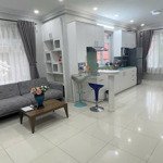 Căn hộ 2 phòng ngủ, ban công có máy giặt riêng, khu vực villa sang trọng, có hồ bơi