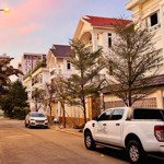 Chính chủ gửi bán biệt thự song lập, p. phước long b, tp. thủ đức dt : 180m2 ( 10m x 18m )