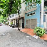 đất hoàng quốc việt - dt 110m - mt khủng - ô tô tránh - xây vp tuyệt vời - giá 25 tỷ