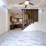 Cần bán nhà ở phố dịch vọng hậu, cầu giấy 50m2, 5 tầng, 7.2 tỷ