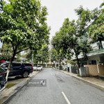 Bán biệt thự tây hồ - gần quận uỷ - 100m mt8m - vài bước ra hồ tây