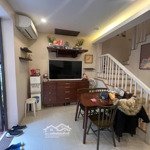 Nhà đẹp 3 tầng ở ngay nhỉnh 3 tỷ ô tô đỗ cửa đầu phố nguyễn văn cừ 10 phút sang phố cổ hà nội