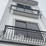 Siêu phẩm - nhà đẹp 3 tầng, đường thông ô tô 7 chỗ đỗ cửa, gần hồ, kcn bắc thăng long.