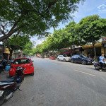Bán đất phố trạm 50m2 - 134tr/m2, vuông đẹp, ô tô vào