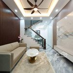 Bán nhà phố chùa láng, gần đại học ngoại thương, 45m, 4 phòng ngủ, giá 10,9 tỷ - anh duy
