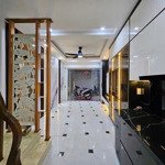 Bán nhà thịnh liệt ngay đường ô tô tránh nhau - xây 5 tầng full nội thất đẹp.
