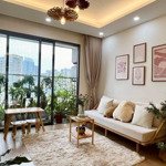 Nhà em cần bán gấp căn hộ 3 phòng ngủ toà nhà riverside garden giá 5,5tỷ nhà full đồ 0988 246 495