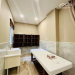 Mt huỳnh văn bánh đắc địa tài lộc. 5x22 vuông vắn, 5 tầng full nội thất. chỉ 40 tỷ tl