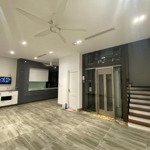 Bán nguyên cả toà nhà 8 tầng, 1 sân thượng view đẹp mát mẻ, xe cộ thoải mái