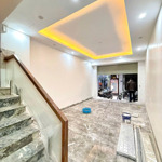 Bán nhà chùa láng- đống đa. 52m2x4t. nhà đẹp. ngõ thông, kinh doanh. phân khúc hiếm. giá 13.8 tỷ