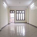 Cho thuê nhà kim ngưu: dt 65m2 x 2,5 tầng. mt 3,6m. nguyên căn, thông sàn, ko giới hạn mô hình