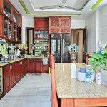 Bán vp cty p. 17 gần ngã 6 gv đường 8m sát mặt tiền - 5 tầng 8pn - 4.05x19m - vuông a.4 - 13.x tỷ