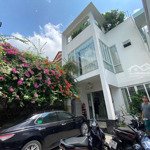 Nhà đẹp 6.8x28m, 3 tầng. vị trí cực đẹp, toàn biệt thự. cần bán nhanh