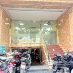 Mp trần vỹ 136m, 9 tầng, mt 6,5m. vị trí đẹp, vỉa hè rộng, thang máy. kd tốt. 79,8 tỷ