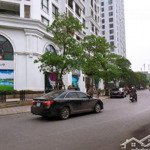 Chính chủ bán shophouse r2 royal city, đang cho thuê 22$/m2/tháng chưa tính thuế, sổ lâu dài.