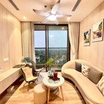 Cho thuê căn hộ 2pn 2wc 60m2 đủ đồ view hồ ban công đn toà l2 landmark.lh 0964007130 ạ