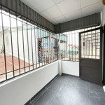 Chính chủ bán nhà tân mai cách ô tô tránh 10m, 5 tầng * 3 ngủ, cạnh trường học các cấp, cực tiện ic