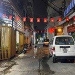 Bán nhà ngay ngã tư lạc long quân - âu cơ - 45m2- 3 tầng- 3 phòng ngủ- ô tô tới nhà chỉ 4 tỷ