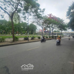 Nguyễn ngọc vũ, cầu giấy. dt 57m2 x 3 tầng, mt 5,2m, giá 8,7 tỷ. một bước ra phố.