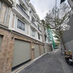 7,6 tỷ quốc lộ 13, thủ đức vạn phúc city. -diện tích:60 m2 .phòng khách . xe hơi vào nhà. đường 6 m