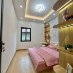 Chủ cần bán gấp nhà hoàng midiện tích40m2 5 tầng ngõ rộng