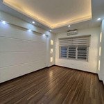 Cho thuê nhà ngõ trần thái tôngdiện tích70m2 x 4 tầngô tô đỗ cửa, vp, công ty