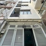 Về quê ở cần bán nhà đường trương quốc dung p10 phú nhuận giá 4tỷ250/62,5m2(5x12,5m) nhà 3 lầu,..