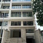 Tòa nhà mt phan đình giót, p2, ngay sân bay. dt: 9x20m, hầm 6 tầng. full hệ thống vp. giá 160tr