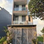 Kẹt tiền bán nhanh nhà đông tăng long, 3 tầng, 5wc 6wc, đường 10m, hoàn công, giá 8.9 tỷ