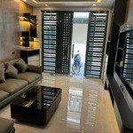 Bán nhà lò đúc, diện tích 40m2, 5 tầng, giá 8.8 tỷ, nhà đẹp ở ngay, ô tô đỗ cửa, gần mặt phố