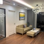 Nhà mình cần bán gấp căn 2n2w 219trung kính, full đồ,tầng trung-có gia lộc 200tr khách mua nhanh