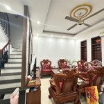 Chỉ hơn 4 tỷ - nhà 3 tầng đẹp - oto đỗ cửa cách kđt cổ dương 200m - gần chợ