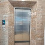Oto, thang máy chỉ 11.39 tỷ. lạc long quân cầu giấy. ngõ thông thoáng cực đẹp tầm tiền. dt 48m2x5t.
