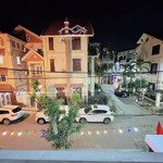 Nhà 4 tầng dân xây độc lập 80m2 - đường 12m - tại văn cao