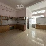 Bán nhà 3 tầng đường kỳ đồng, gần chợ thích hợp làm ăn kinh doanh, dt 100m2 vuông vức