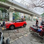 Bán nhà mặt phố hào nam, đống đa, lô góc, ví trí đắc địa, dt 73m, cơ hội hiến có chỉ 32 tỷ
