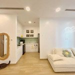 Bán gấp căn hộ 70m2, 2 phòng ngủ, ban công đông nam, central field 219 trung kính. giá 5.2 tỷ