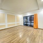 Chính chủ bán nhà mặt hồ - quận đống đa - vỉa hè rộng - kinh doanh