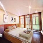 Ngay bến thành quận 1, kề bên new world, 4.2x15m, 5 tầng, dt 25.000/ chỉ nhỉnh 18 tỷ