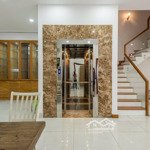 Quá rẻ!! nhà q1 (10x16m) 3 lầu st, thang máy chỉ 35 tỷ , hẻm oto quay đầu!